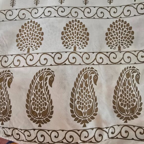 Elegant White Maxi Dress with Gold Accents - Picture 10 of 12